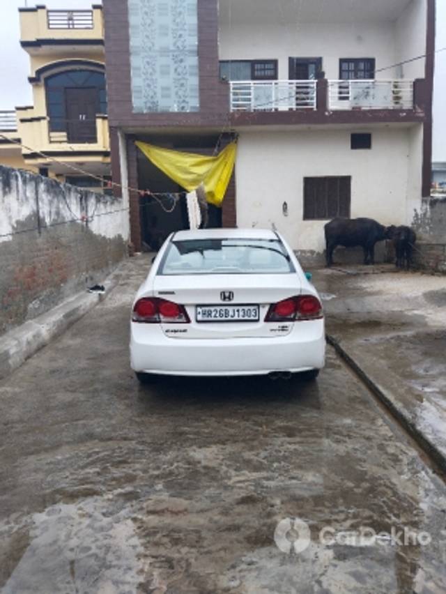 https://stimg2.cardekho.com/images/usedcarimages/large/3-2023/3639320/IMG_20230126_143013.jpg?imwidth=6401