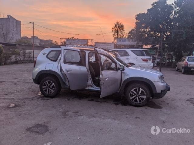 https://stimg2.cardekho.com/images/usedcarimages/large/3-2023/3639457/PXL_20230217_125241460.NIGHT.jpg?imwidth=6401