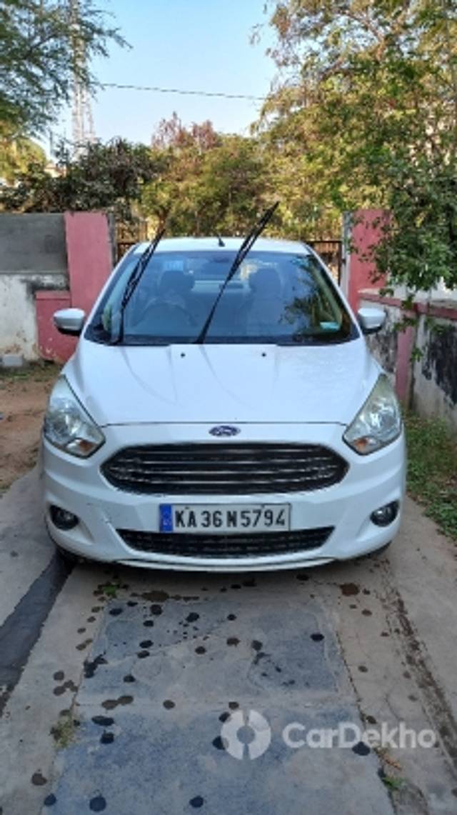 https://stimg2.cardekho.com/images/usedcarimages/large/3-2023/3639636/20230306_081957.jpg?imwidth=6400