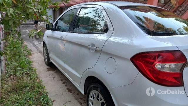 https://stimg2.cardekho.com/images/usedcarimages/large/3-2023/3639636/20230306_082027.jpg?imwidth=6402