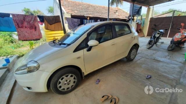 https://stimg2.cardekho.com/images/usedcarimages/large/3-2023/3639690/IMG-20230213-WA0002.jpg?imwidth=6401
