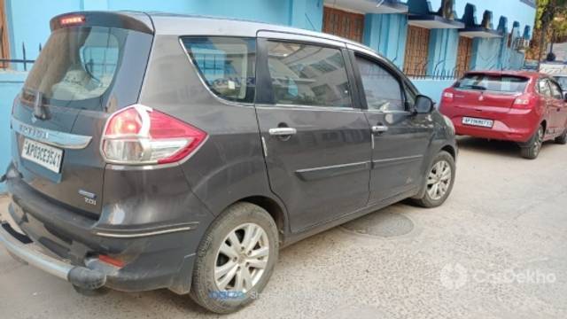 https://stimg2.cardekho.com/images/usedcarimages/large/3-2023/3639706/WhatsAppImage2023-03-06at12.03.18.jpg?imwidth=6402