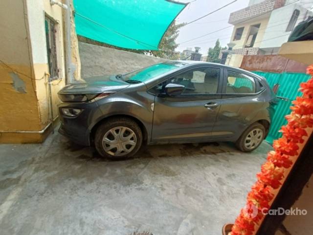 https://stimg2.cardekho.com/images/usedcarimages/large/3-2023/3639851/IMG-20230129-WA0004.jpg?imwidth=6400