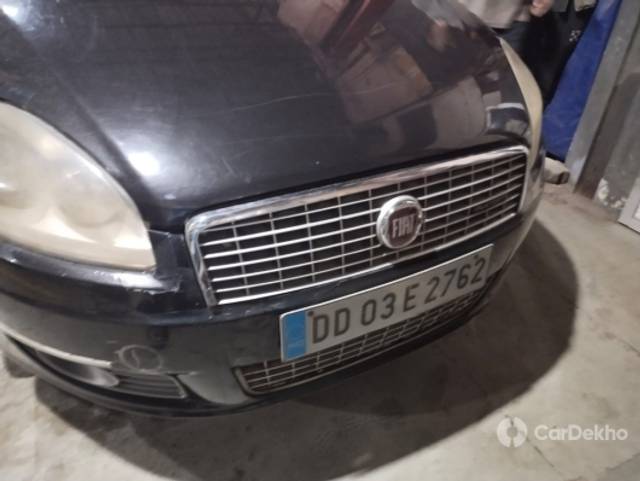 https://stimg2.cardekho.com/images/usedcarimages/large/3-2023/3640135/fiatlinea2.jpg?imwidth=6402