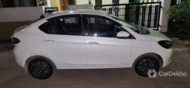https://stimg2.cardekho.com/images/usedcarimages/large/3-2023/3640429/20230306_190509.jpg?imwidth=6402