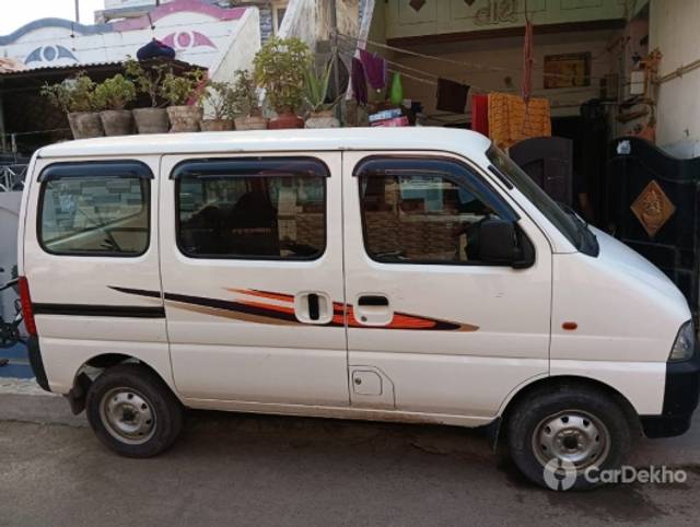 https://stimg2.cardekho.com/images/usedcarimages/large/3-2023/3640446/IMG-20230305-WA0003.jpg?imwidth=6401