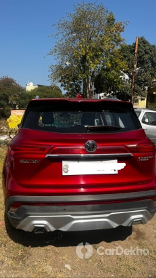 https://stimg2.cardekho.com/images/usedcarimages/large/3-2023/3640653/5FA776F8-11BB-4F2D-921E-15BDADCDE82A.jpg?imwidth=6402