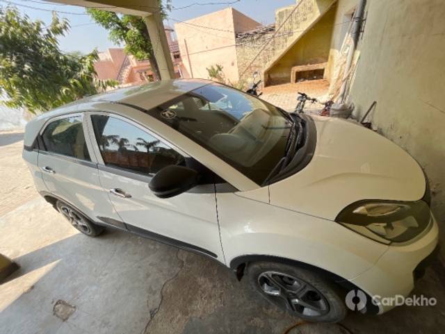 https://stimg2.cardekho.com/images/usedcarimages/large/3-2023/3640808/image.jpg?imwidth=6400