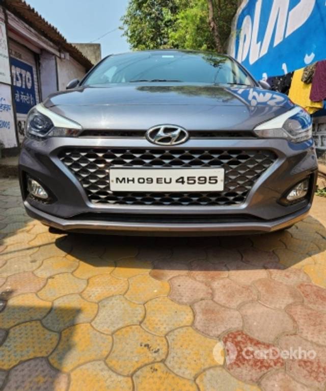 https://stimg2.cardekho.com/images/usedcarimages/large/3-2023/3640834/WhatsAppImage2023-03-04at11.25.22AM.jpg?imwidth=6400