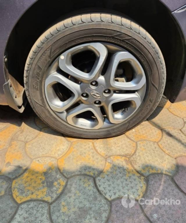 https://stimg2.cardekho.com/images/usedcarimages/large/3-2023/3640834/WhatsAppImage2023-03-04at11.25.24AM.jpg?imwidth=6401