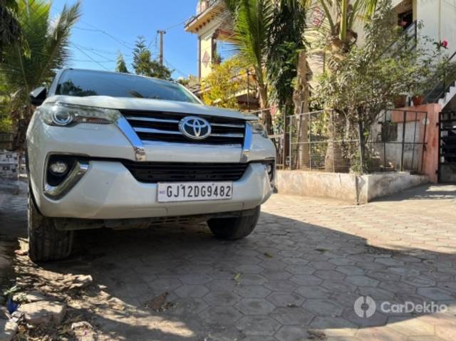 https://stimg2.cardekho.com/images/usedcarimages/large/3-2023/3640850/1CD13903-2AA6-4590-9F7D-9B73BBB65AC3.jpg?imwidth=6402