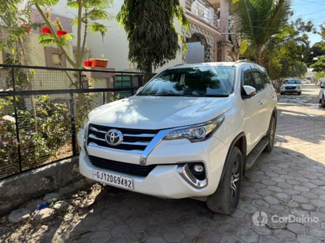 https://stimg2.cardekho.com/images/usedcarimages/large/3-2023/3640850/6A0AB136-2300-4059-B860-7713AA9C0A00.jpg?imwidth=6400