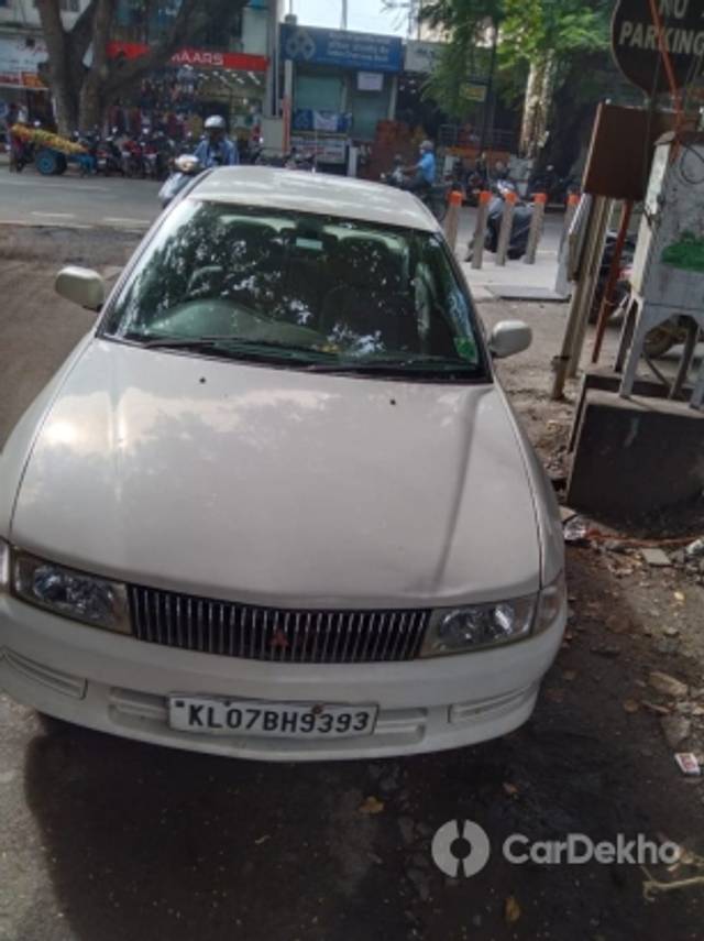 https://stimg2.cardekho.com/images/usedcarimages/large/3-2023/3641355/WhatsAppImage2023-03-07at14.34.13.jpg?imwidth=6400