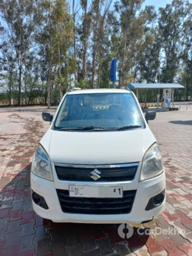 https://stimg2.cardekho.com/images/usedcarimages/large/3-2023/3641642/20230305_125811.jpg?imwidth=6400
