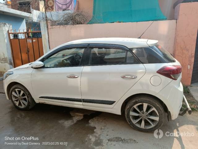 https://stimg2.cardekho.com/images/usedcarimages/large/3-2023/3642172/IMG20230225103208.jpg?imwidth=6402
