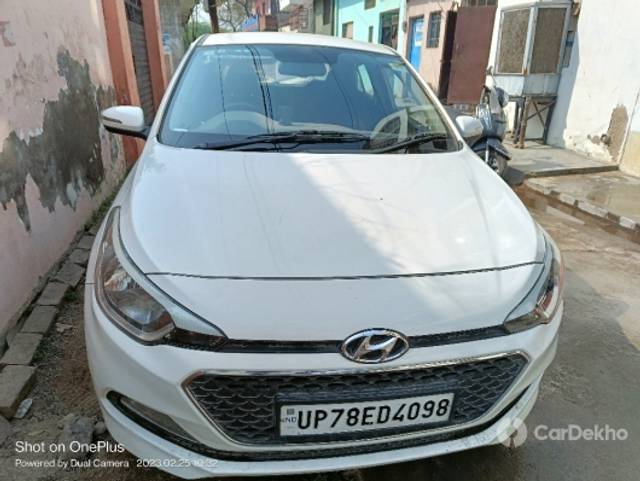 https://stimg2.cardekho.com/images/usedcarimages/large/3-2023/3642172/IMG20230225103249.jpg?imwidth=6400