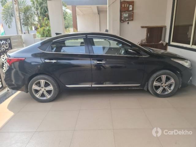 https://stimg2.cardekho.com/images/usedcarimages/large/3-2023/3642279/20230305_120157.jpg?imwidth=6400