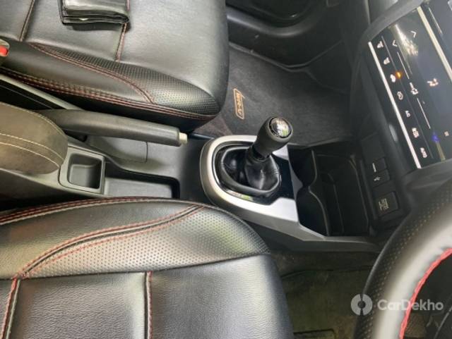 https://stimg2.cardekho.com/images/usedcarimages/large/3-2023/3642487/F207D747-442F-4ECF-9C80-649BD37E91CE.jpg?imwidth=6402