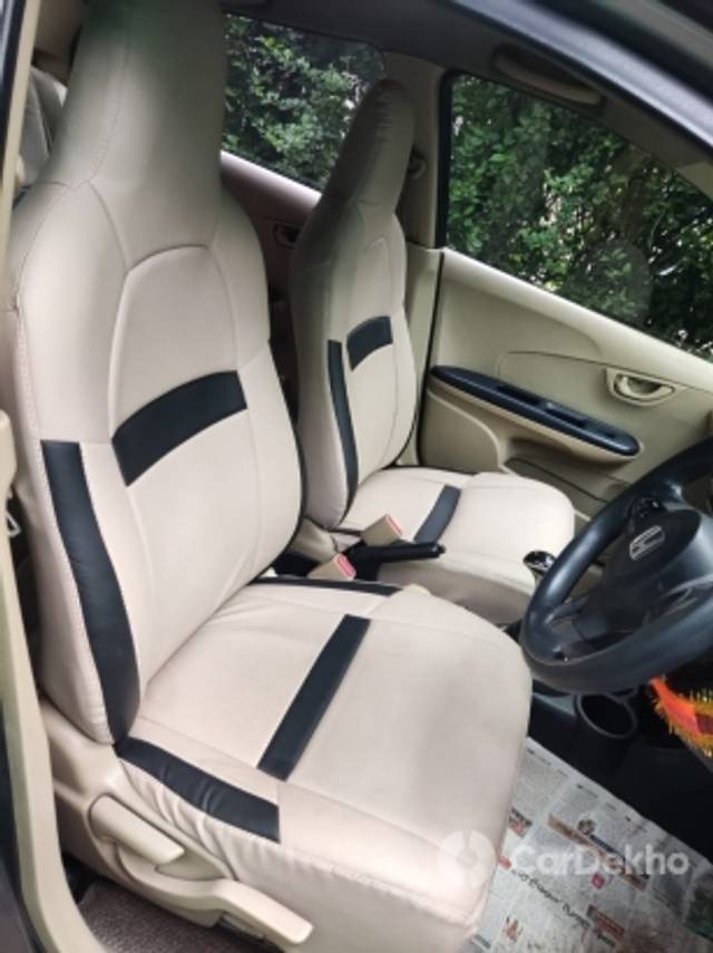 https://stimg2.cardekho.com/images/usedcarimages/large/3-2023/3642672/IMG-20221219-WA0016.jpg?imwidth=6401