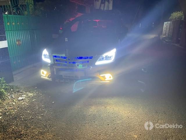 https://stimg2.cardekho.com/images/usedcarimages/large/3-2023/3642856/4C64DB99-FDA6-4C6B-9DD3-132D4090855E.jpg?imwidth=6401