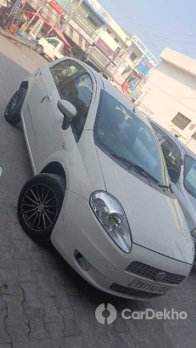 https://stimg2.cardekho.com/images/usedcarimages/large/3-2023/3642903/Snapchat-16213670840.jpg?imwidth=6401