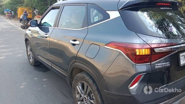 https://stimg2.cardekho.com/images/usedcarimages/large/3-2023/3642909/0B364EED-3A44-4707-8013-D5A5CFB74A2C.jpg?imwidth=6401