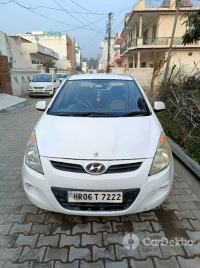 https://stimg2.cardekho.com/images/usedcarimages/large/3-2023/3643320/IMG20230105161911.jpg?imwidth=6400