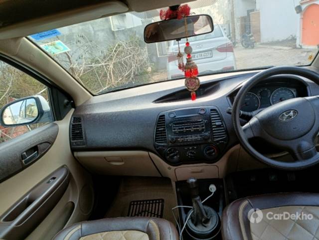 https://stimg2.cardekho.com/images/usedcarimages/large/3-2023/3643320/IMG20230105161952.jpg?imwidth=6401