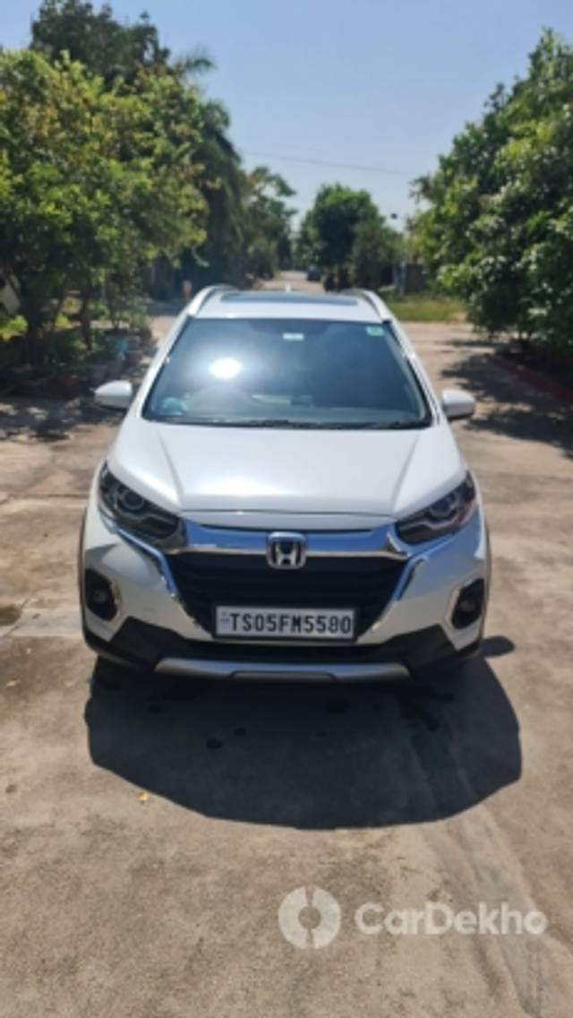 https://stimg2.cardekho.com/images/usedcarimages/large/3-2023/3643425/20230214_123321.jpg?imwidth=6400