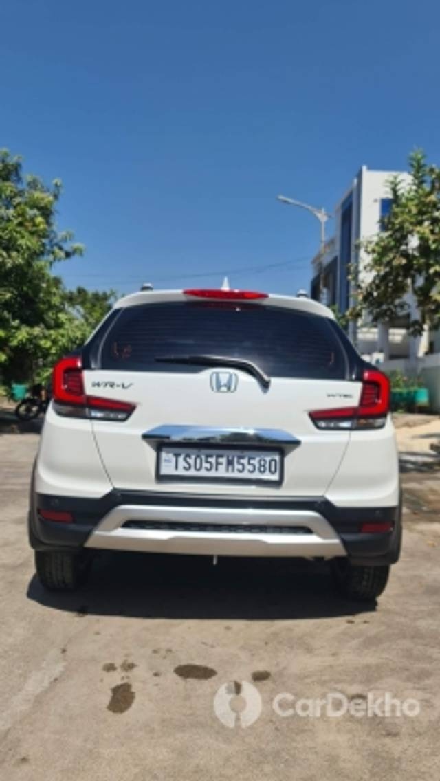 https://stimg2.cardekho.com/images/usedcarimages/large/3-2023/3643425/20230214_123357.jpg?imwidth=6402