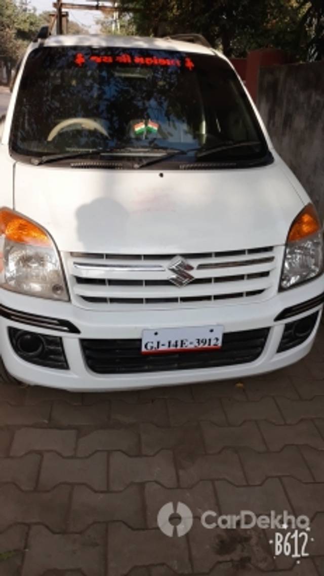 https://stimg2.cardekho.com/images/usedcarimages/large/3-2023/3643448/B612_20181127_083908_0031.jpg?imwidth=6400