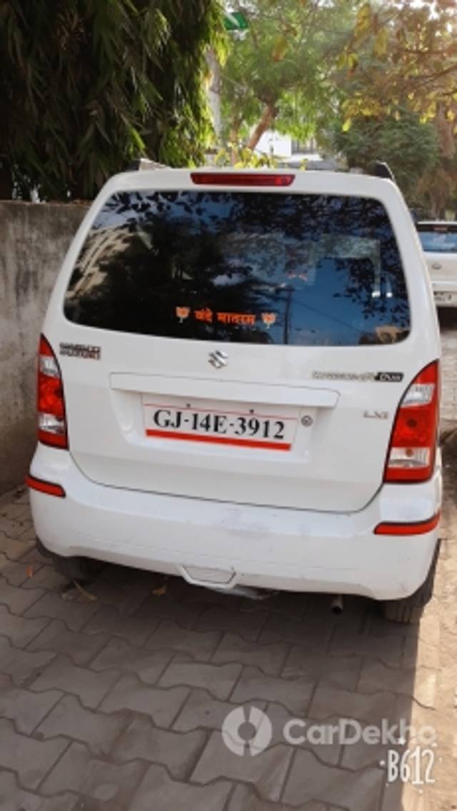 https://stimg2.cardekho.com/images/usedcarimages/large/3-2023/3643448/B612_20181127_083933_561.jpg?imwidth=6401