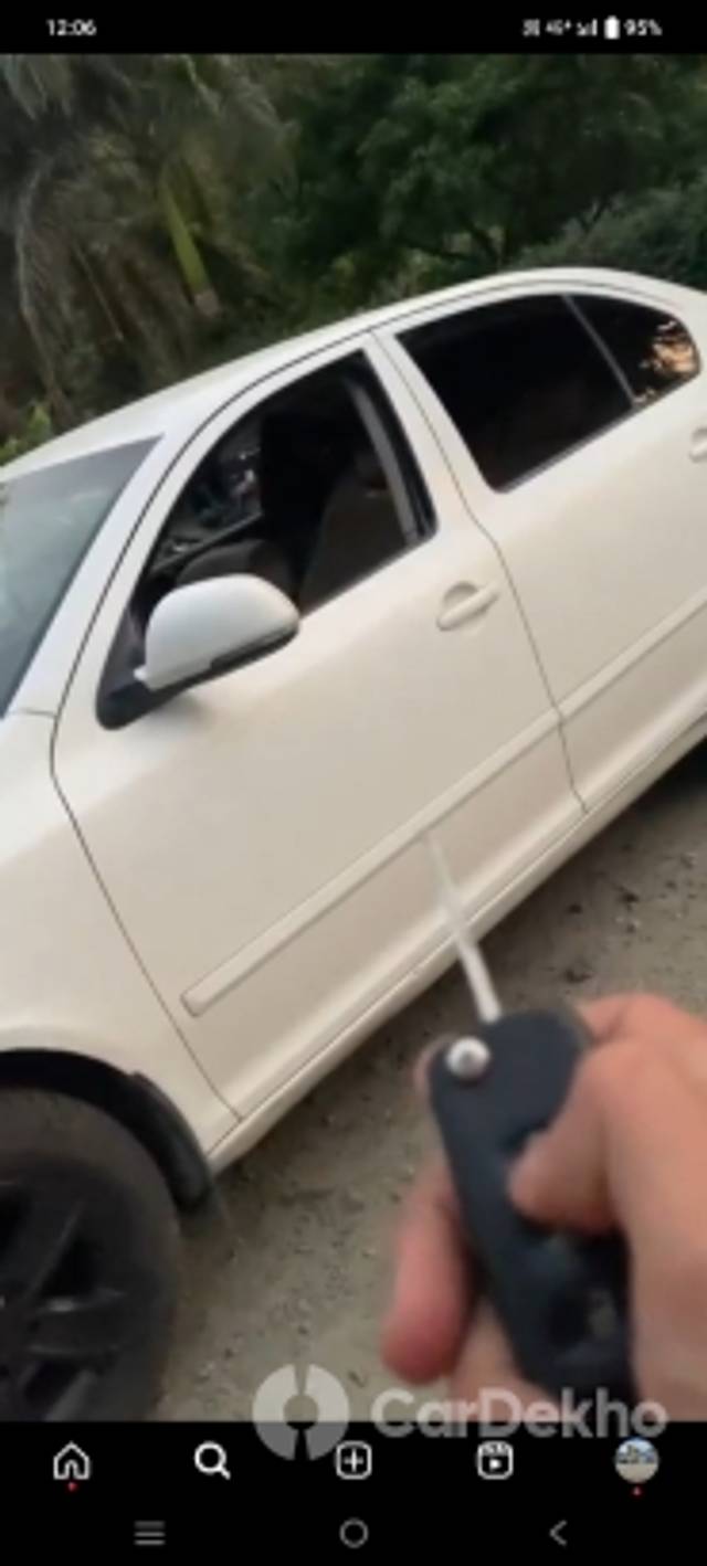 https://stimg2.cardekho.com/images/usedcarimages/large/3-2023/3643502/Screenshot_20230310_000654.jpg?imwidth=6401