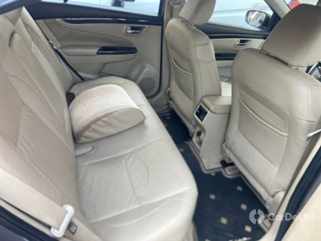 https://stimg2.cardekho.com/images/usedcarimages/large/3-2023/3644134/WhatsAppImage2023-03-10at1.01.36PM.jpg?imwidth=6401