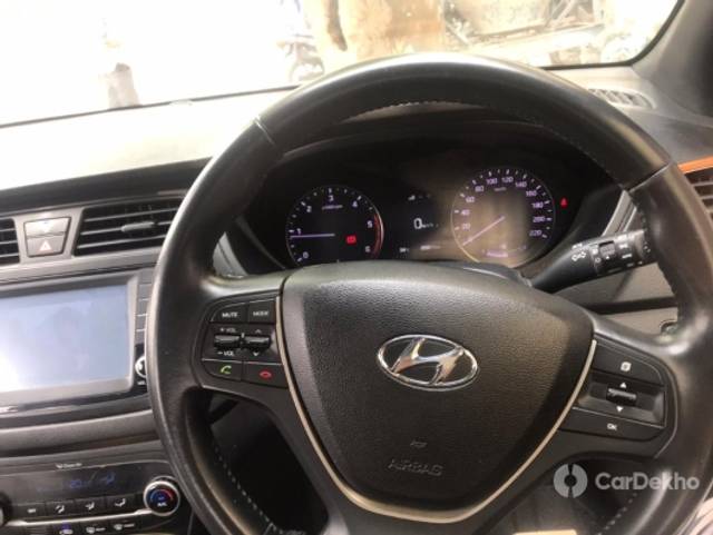 https://stimg2.cardekho.com/images/usedcarimages/large/3-2023/3644341/IMG-20210830-WA0005.jpg?imwidth=6402