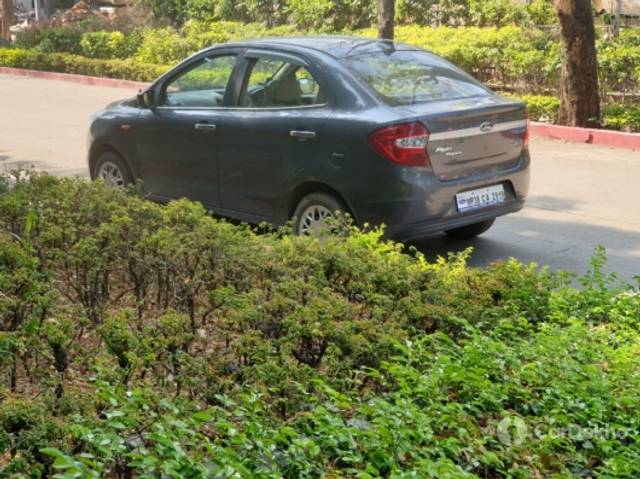 https://stimg2.cardekho.com/images/usedcarimages/large/3-2023/3644463/image_2023-03-09_10-30-37.jpg?imwidth=6402