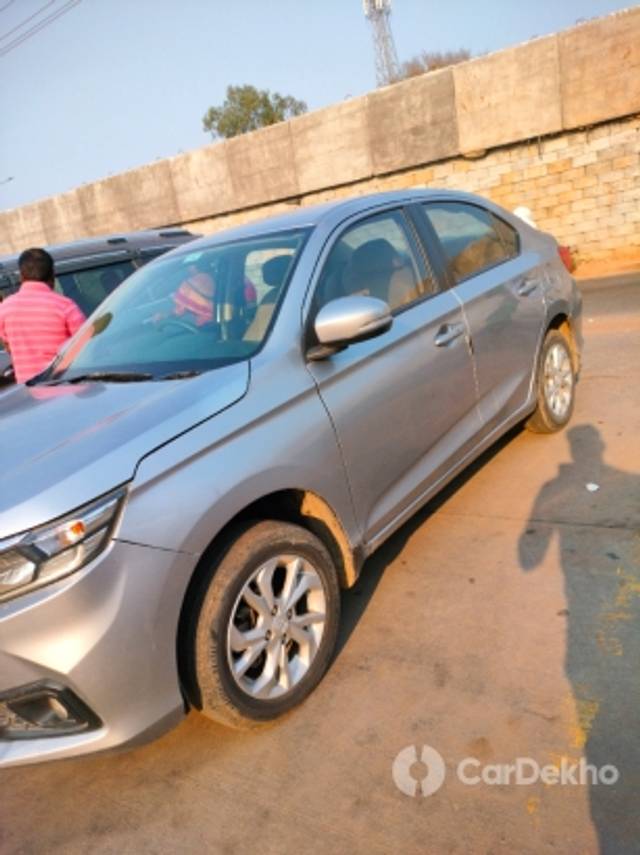 https://stimg2.cardekho.com/images/usedcarimages/large/3-2023/3644523/IMG20230310164132.jpg?imwidth=6402