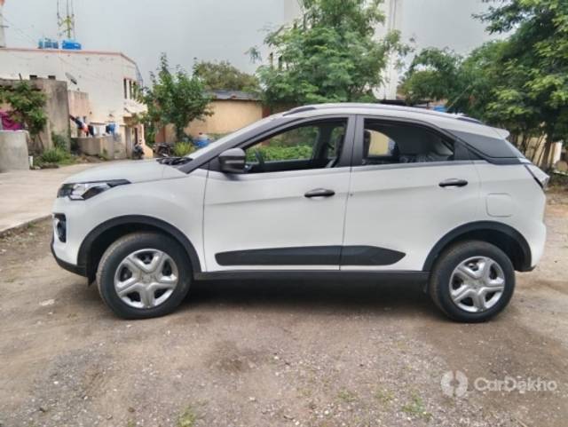 https://stimg2.cardekho.com/images/usedcarimages/large/3-2023/3644595/IMG-20230216-WA0043.jpg?imwidth=6401