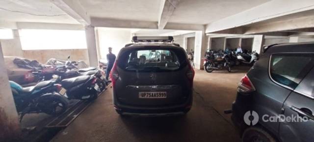 https://stimg2.cardekho.com/images/usedcarimages/large/3-2023/3644706/IMG-20230310-WA0008.jpg?imwidth=6402