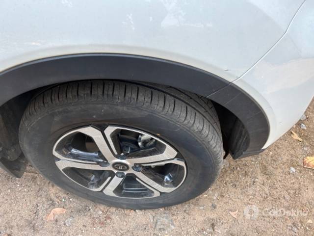https://stimg2.cardekho.com/images/usedcarimages/large/3-2023/3644937/21D5325E-C40F-4015-B308-790AFD909D3A.jpg?imwidth=6401