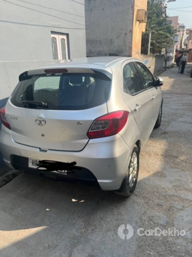 https://stimg2.cardekho.com/images/usedcarimages/large/3-2023/3646156/217656DD-6300-40E9-AB61-622CDE24E627.jpg?imwidth=6401
