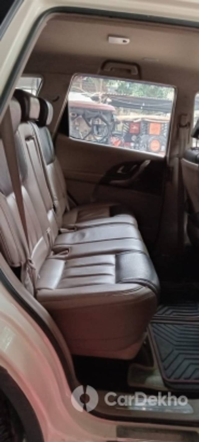 https://stimg2.cardekho.com/images/usedcarimages/large/3-2023/3646173/WhatsAppImage2023-03-10at15.27.36.jpg?imwidth=6401