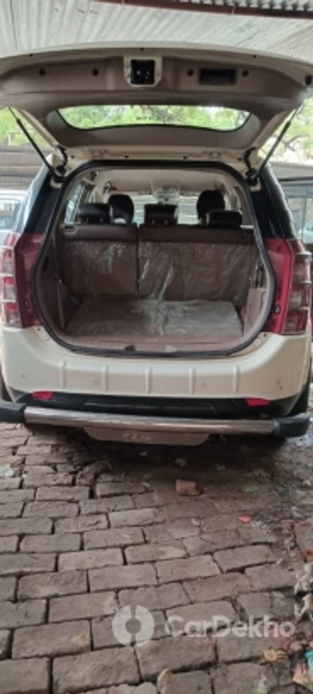 https://stimg2.cardekho.com/images/usedcarimages/large/3-2023/3646173/WhatsAppImage2023-03-10at15.27.37(1).jpg?imwidth=6402