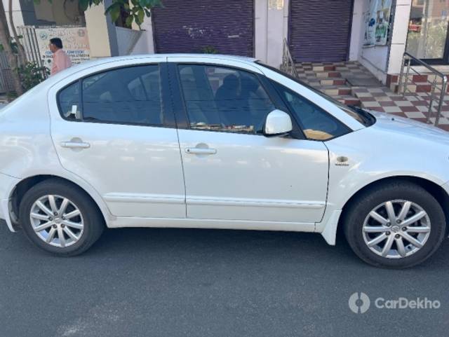 https://stimg2.cardekho.com/images/usedcarimages/large/3-2023/3646384/IMG_6837.jpg?imwidth=6402