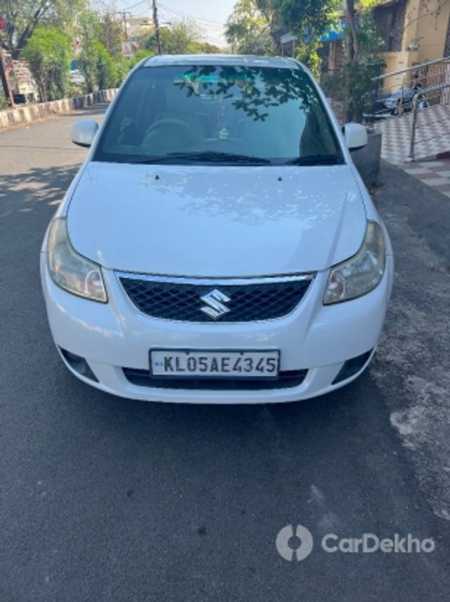 https://stimg2.cardekho.com/images/usedcarimages/large/3-2023/3646384/IMG_6838.jpg?imwidth=6400