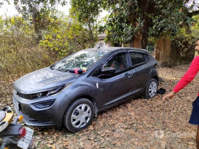 https://stimg2.cardekho.com/images/usedcarimages/large/3-2023/3646403/IMG_20230307_123749.jpg?imwidth=6400
