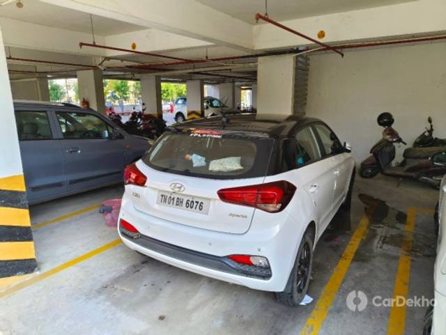 https://stimg2.cardekho.com/images/usedcarimages/large/3-2023/3647011/inbound7417267381590932224.jpg?imwidth=6401