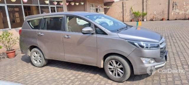https://stimg2.cardekho.com/images/usedcarimages/large/3-2023/3647081/26B92383-F62B-4211-800F-92214ECA7AE0.jpg?imwidth=6401