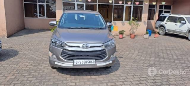 https://stimg2.cardekho.com/images/usedcarimages/large/3-2023/3647081/4D771262-4391-4611-8350-5CBE37052DE4.jpg?imwidth=6400