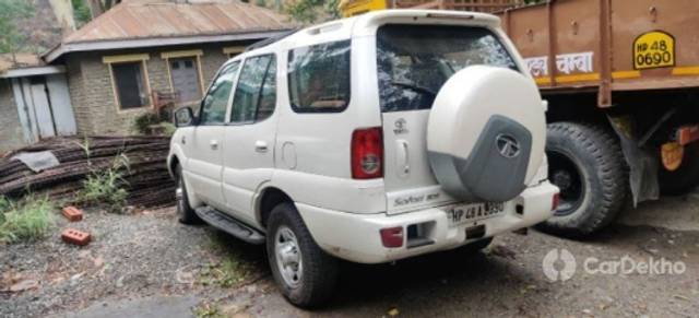 https://stimg2.cardekho.com/images/usedcarimages/large/3-2023/3647096/1660487014847.jpg?imwidth=6402
